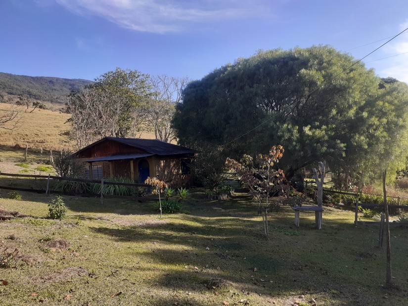 Natureza e casas na Serra de Itamonte